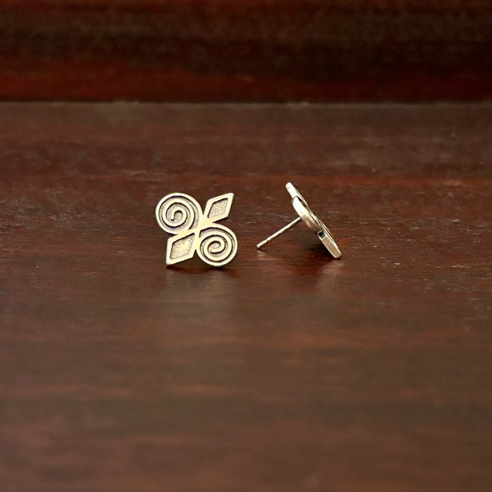 Vintage Ola Gorie OMG Skara Brae Scottish Sterling Silver Stud Earrings 925